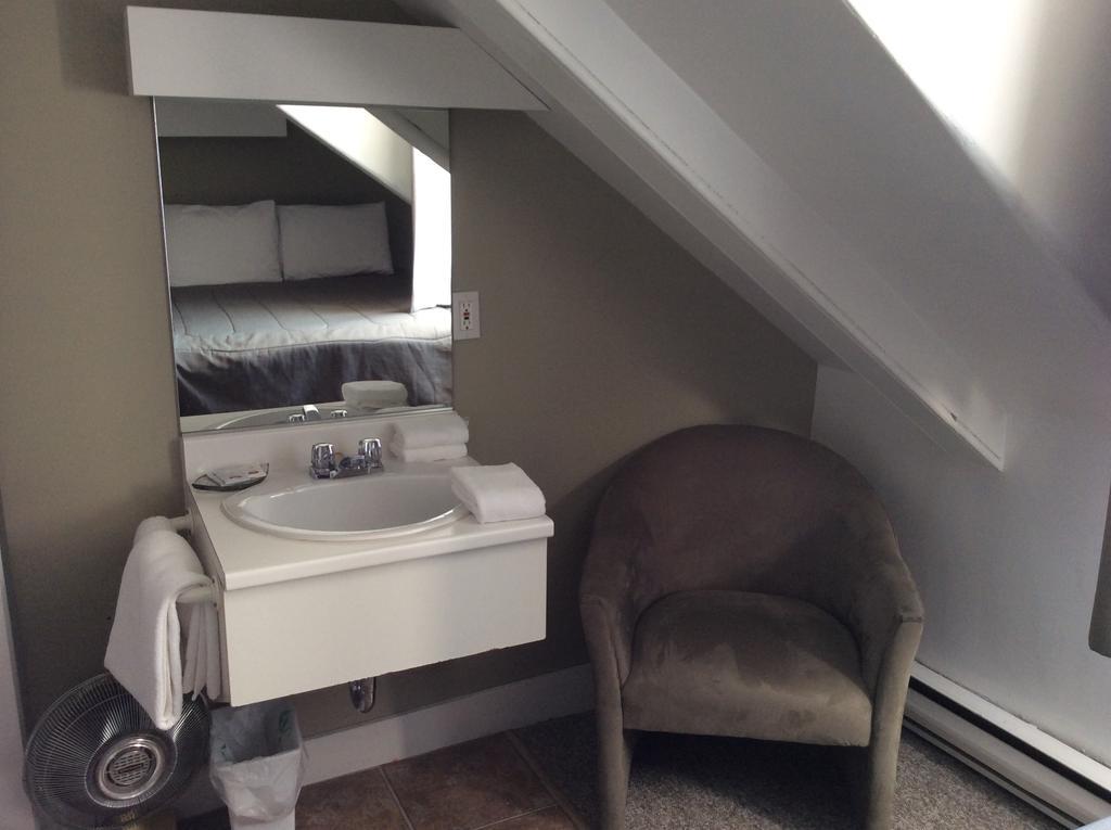 Chambre Standard avec Lit Double et Salle de Bains Commune