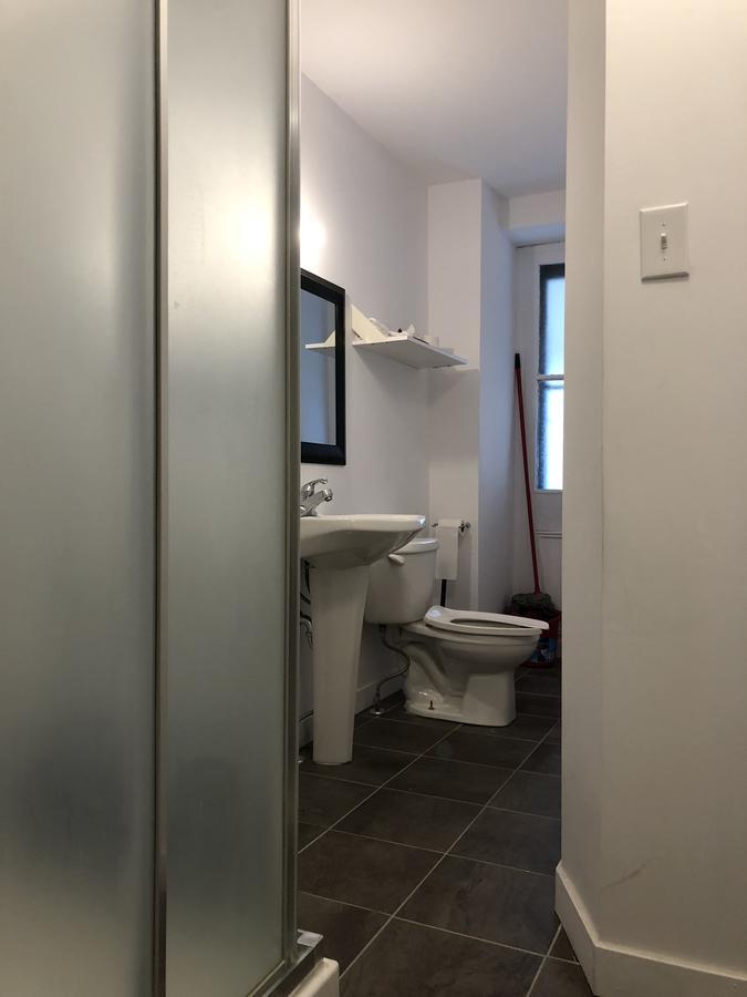 Chambre avec Lits Superposés et Salle de Bains Commune